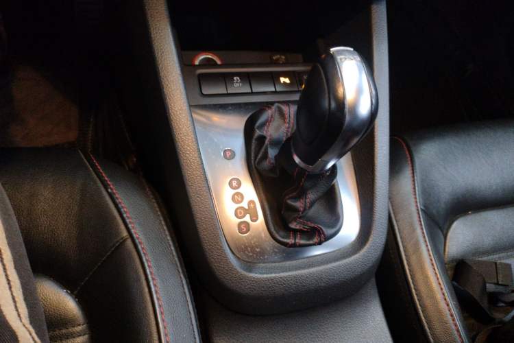Used Volkswagen Sagitar 2013 2.0 TSI GLI Gear Lever