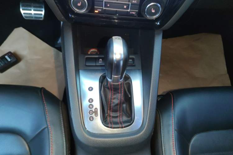 Used Volkswagen Sagitar 2013 2.0 TSI GLI Gear Lever