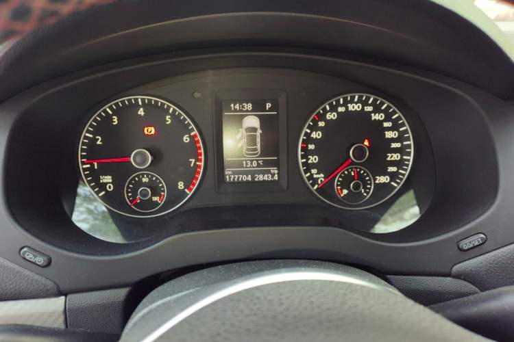 Used Volkswagen Sagitar 2013 2.0 TSI GLI Instrument Cluster