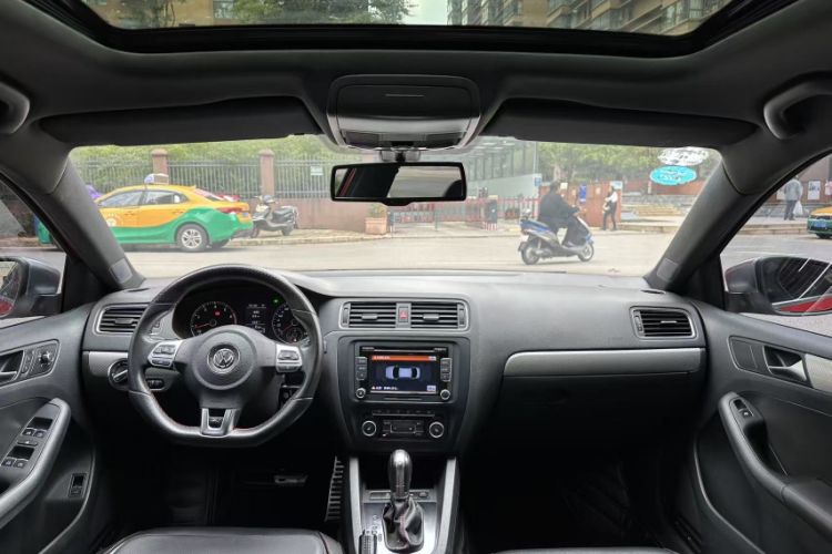 Used Volkswagen Sagitar 2013 2.0 TSI GLI Interior 1