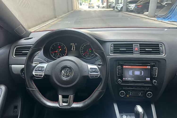 Used Volkswagen Sagitar 2013 2.0 TSI GLI Interior 1