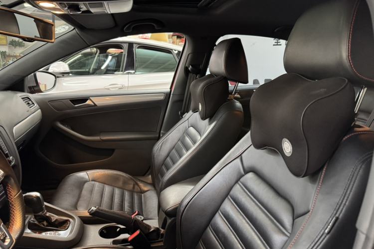 Used Volkswagen Sagitar 2013 2.0 TSI GLI Interior 10