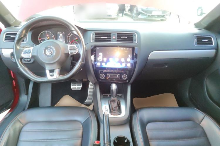 Used Volkswagen Sagitar 2013 2.0 TSI GLI Interior 2