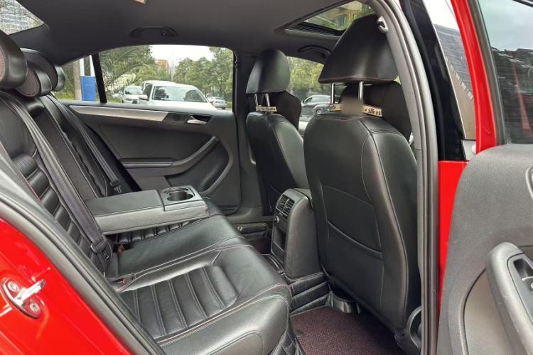Used Volkswagen Sagitar 2013 2.0 TSI GLI Interior 8