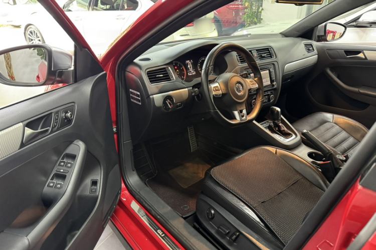 Used Volkswagen Sagitar 2013 2.0 TSI GLI Interior 9