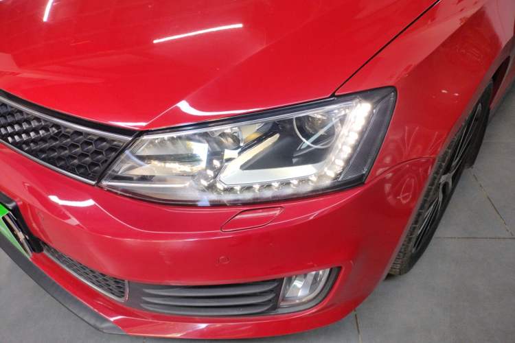 Used Volkswagen Sagitar 2013 2.0 TSI GLI Left Front Headlight