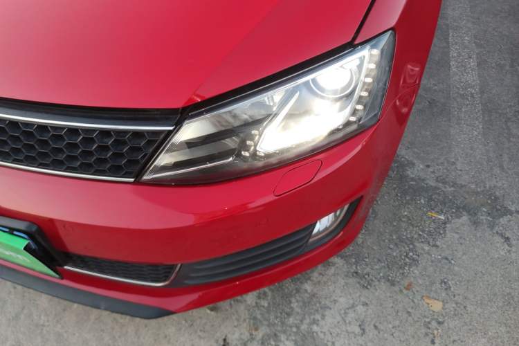 Used Volkswagen Sagitar 2013 2.0 TSI GLI Left Front Headlight