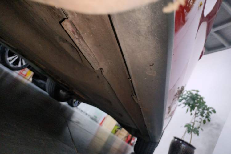 Used Volkswagen Sagitar 2013 2.0 TSI GLI Left Side Sill