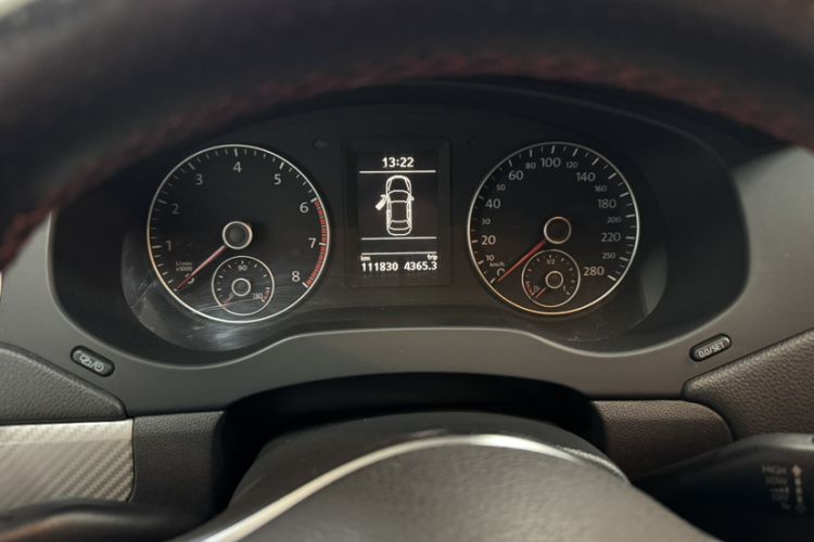 Used Volkswagen Sagitar 2013 2.0 TSI GLI Odometer Close Up
