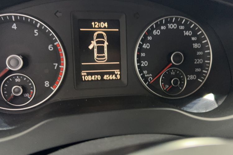 Used Volkswagen Sagitar 2013 2.0 TSI GLI Odometer Close Up
