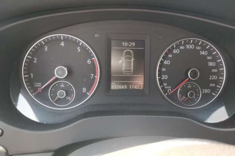 Used Volkswagen Sagitar 2013 2.0 TSI GLI Odometer Close Up