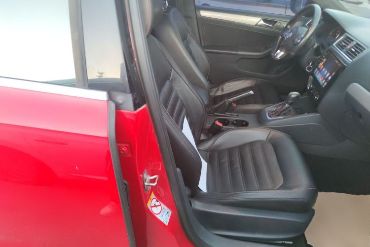 Used Volkswagen Sagitar 2013 2.0 TSI GLI Right Front Seat