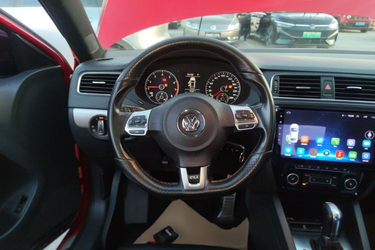 Used Volkswagen Sagitar 2013 2.0 TSI GLI Steering Wheel