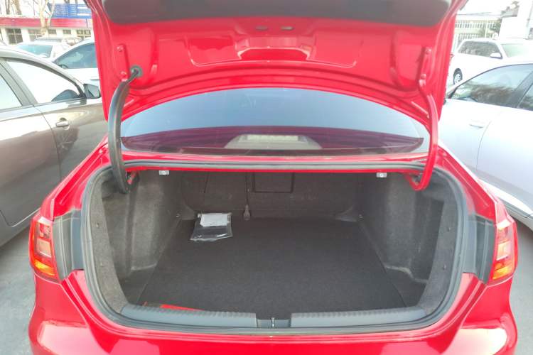 Used Volkswagen Sagitar 2013 2.0 TSI GLI Trunk