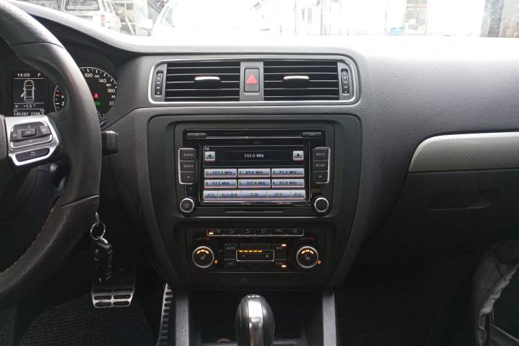 Used Volkswagen Sagitar 2013 2.0 TSI GLI Audio And AC Panel