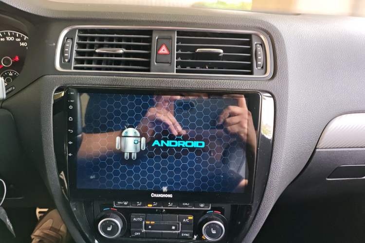 Used Volkswagen Sagitar 2013 2.0 TSI GLI Audio And AC Panel