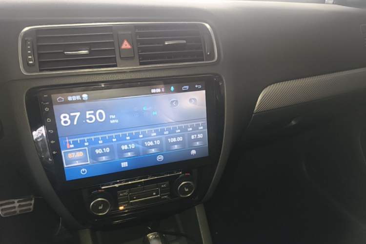 Used Volkswagen Sagitar 2013 2.0 TSI GLI Audio And AC Panel