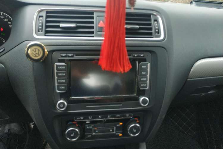 Used Volkswagen Sagitar 2013 2.0 TSI GLI Audio And AC Panel