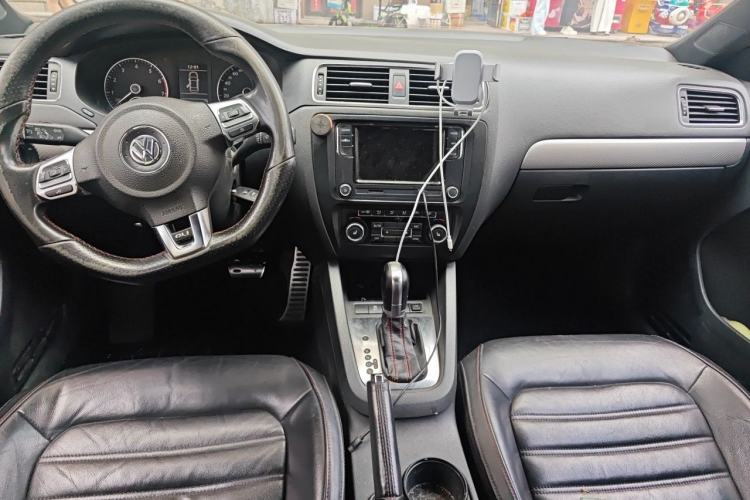 Used Volkswagen Sagitar 2013 2.0 TSI GLI Center Console