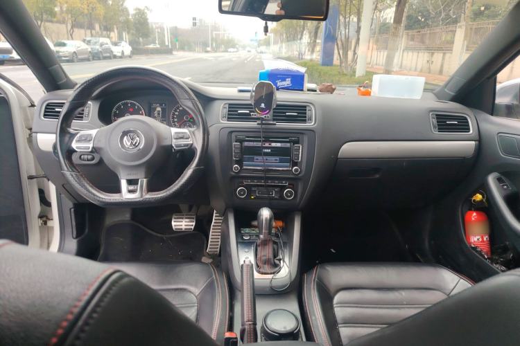 Used Volkswagen Sagitar 2013 2.0 TSI GLI Center Console