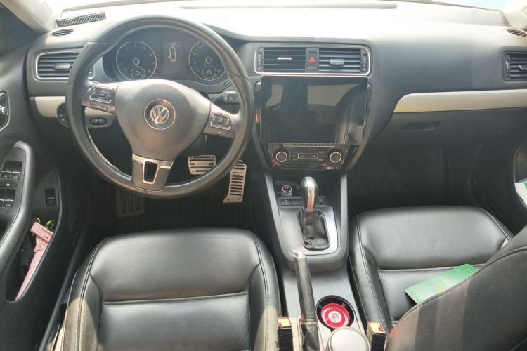 Used Volkswagen Sagitar 2013 1.4 TSI BlueMotion Edition Center Console