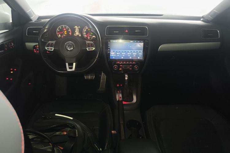Used Volkswagen Sagitar 2013 2.0 TSI GLI Center Console