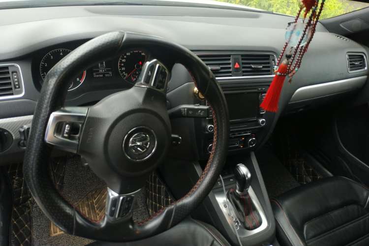 Used Volkswagen Sagitar 2013 2.0 TSI GLI Center Console