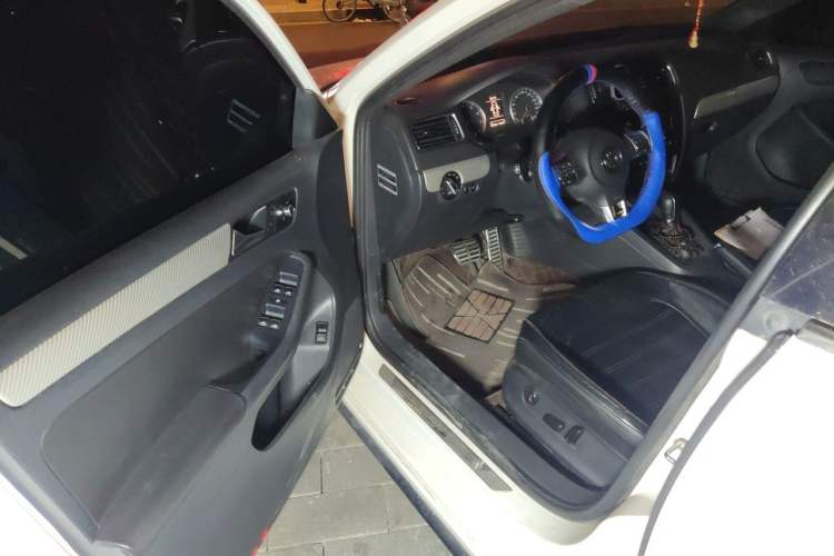 Used Volkswagen Sagitar 2013 2.0 TSI GLI Driver Seat