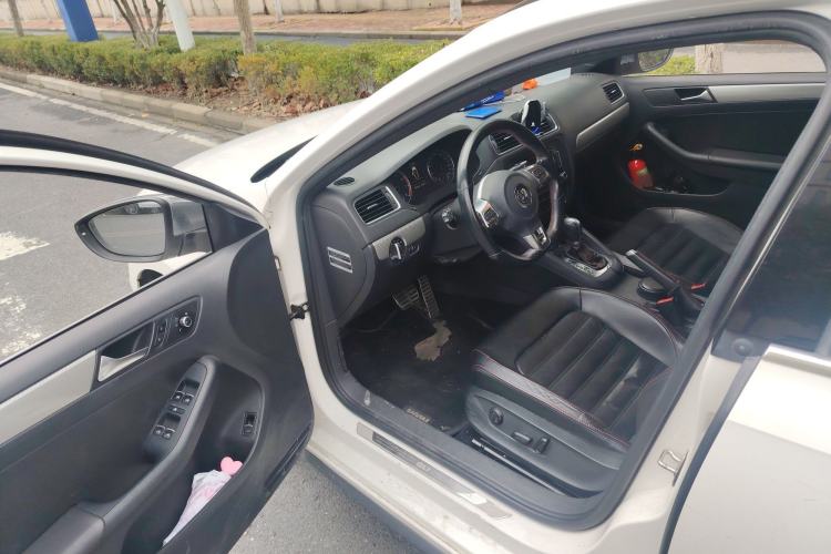 Used Volkswagen Sagitar 2013 2.0 TSI GLI Driver Seat
