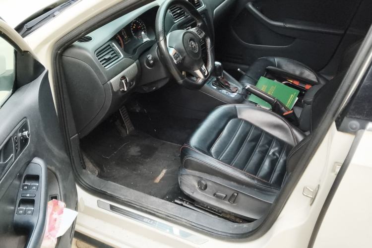 Used Volkswagen Sagitar 2013 2.0 TSI GLI Driver Seat