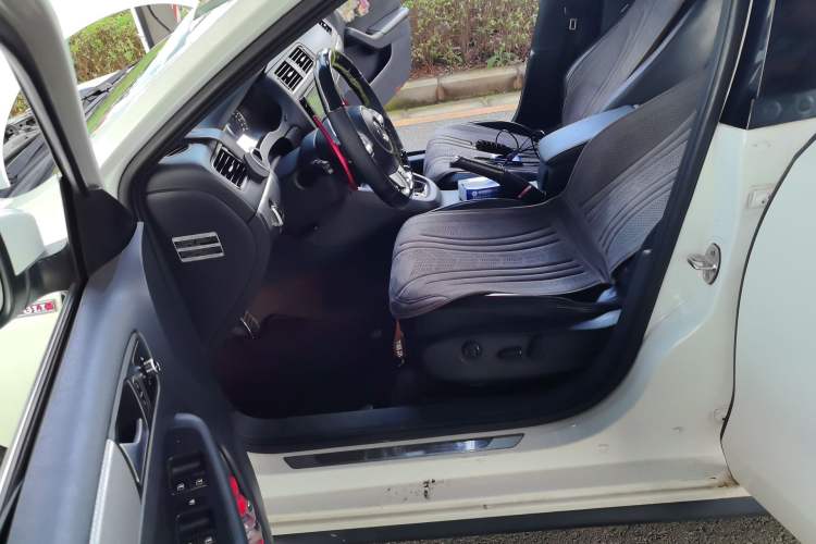 Used Volkswagen Sagitar 2013 2.0 TSI GLI Driver Seat