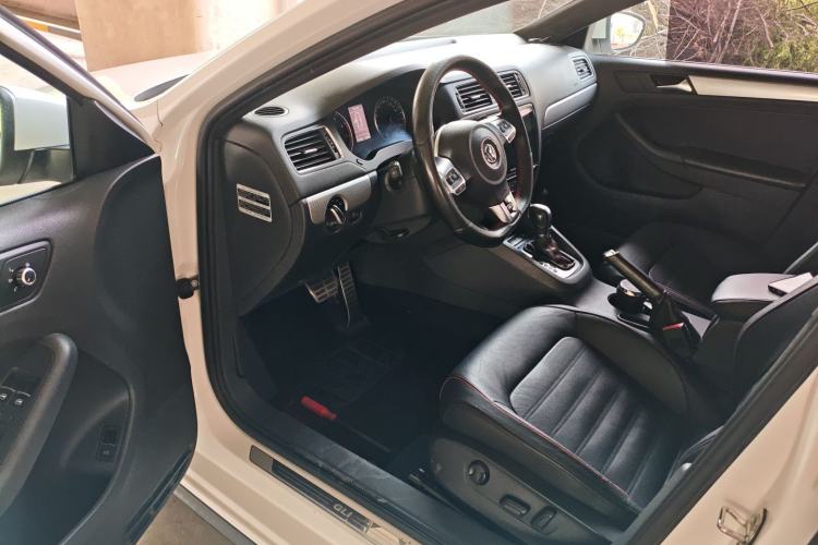 Used Volkswagen Sagitar 2013 2.0 TSI GLI Driver Seat