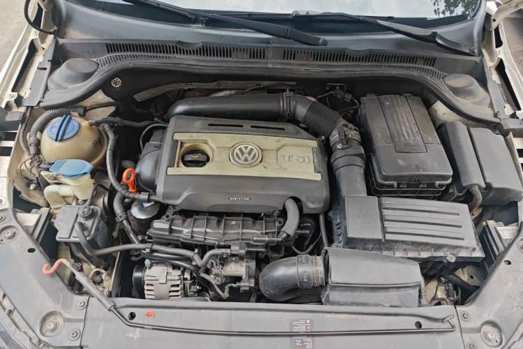 Used Volkswagen Sagitar 2013 2.0 TSI GLI Engine Bay