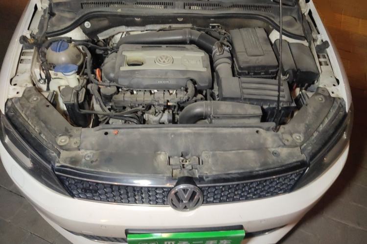Used Volkswagen Sagitar 2013 2.0 TSI GLI Engine Bay