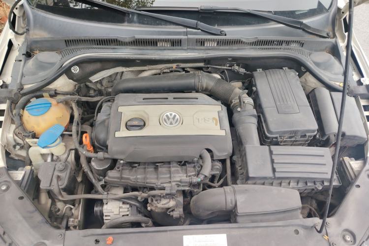 Used Volkswagen Sagitar 2013 2.0 TSI GLI Engine Bay