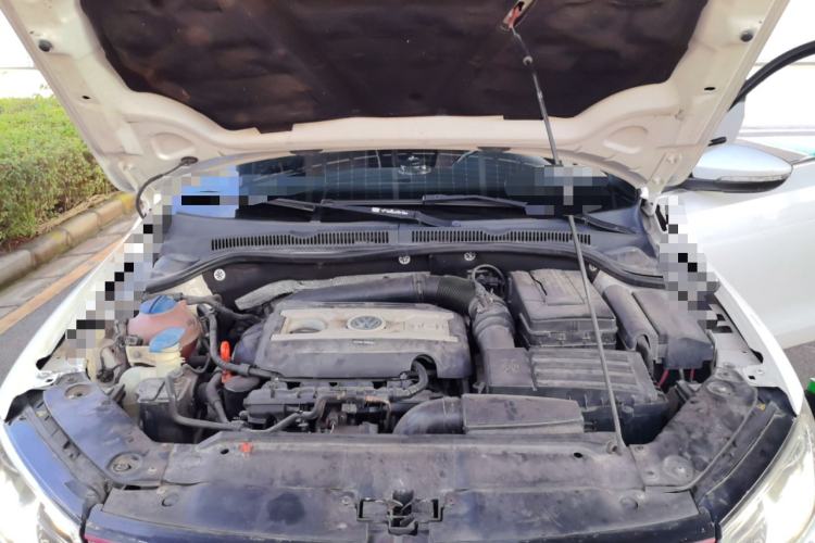 Used Volkswagen Sagitar 2013 2.0 TSI GLI Engine Bay
