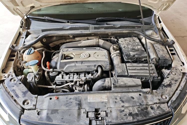 Used Volkswagen Sagitar 2013 2.0 TSI GLI Engine Bay