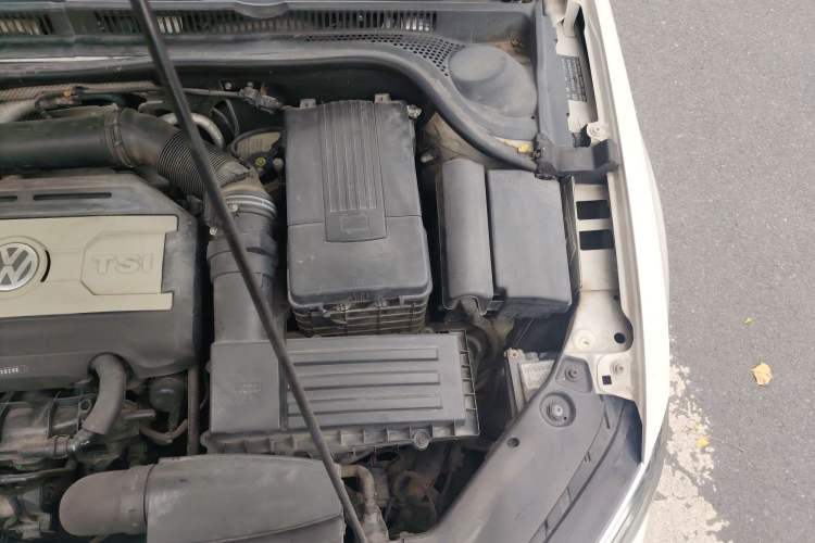 Used Volkswagen Sagitar 2013 2.0 TSI GLI Engine Bay Left