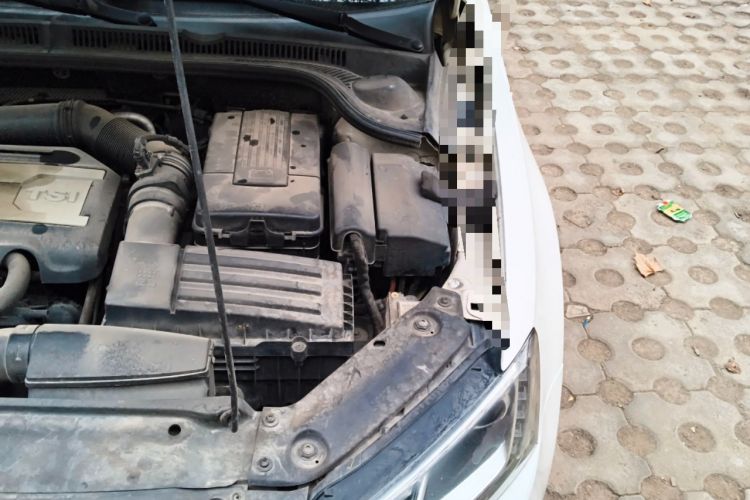 Used Volkswagen Sagitar 2013 2.0 TSI GLI Engine Bay Left