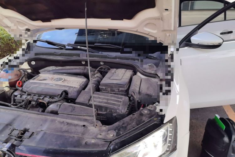 Used Volkswagen Sagitar 2013 2.0 TSI GLI Engine Bay Left