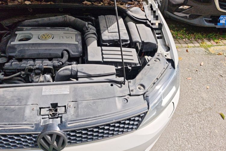 Used Volkswagen Sagitar 2013 2.0 TSI GLI Engine Bay Left