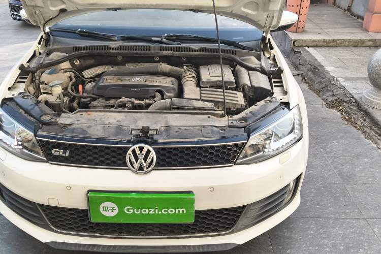 Used Volkswagen Sagitar 2013 2.0 TSI GLI Engine Bay Left
