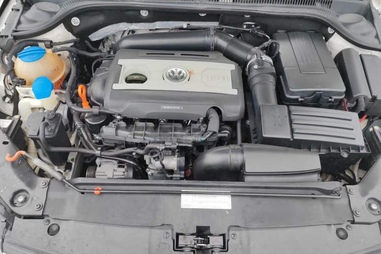 Used Volkswagen Sagitar 2013 2.0 TSI GLI Engine Bay