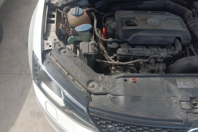 Used Volkswagen Sagitar 2013 2.0 TSI GLI Engine Bay Right