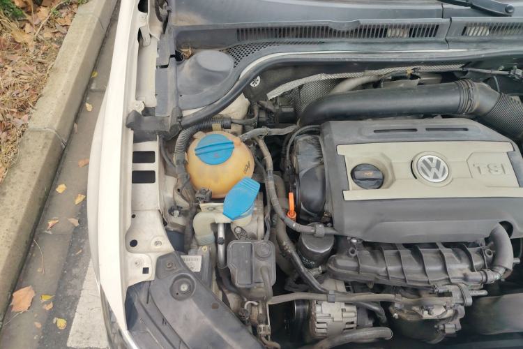 Used Volkswagen Sagitar 2013 2.0 TSI GLI Engine Bay Right