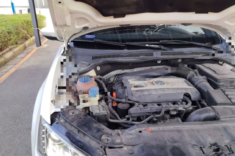 Used Volkswagen Sagitar 2013 2.0 TSI GLI Engine Bay Right