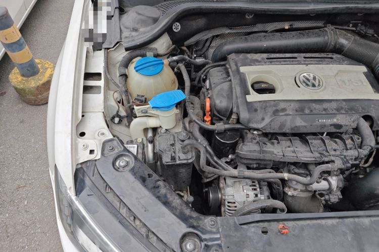 Used Volkswagen Sagitar 2013 2.0 TSI GLI Engine Bay Right