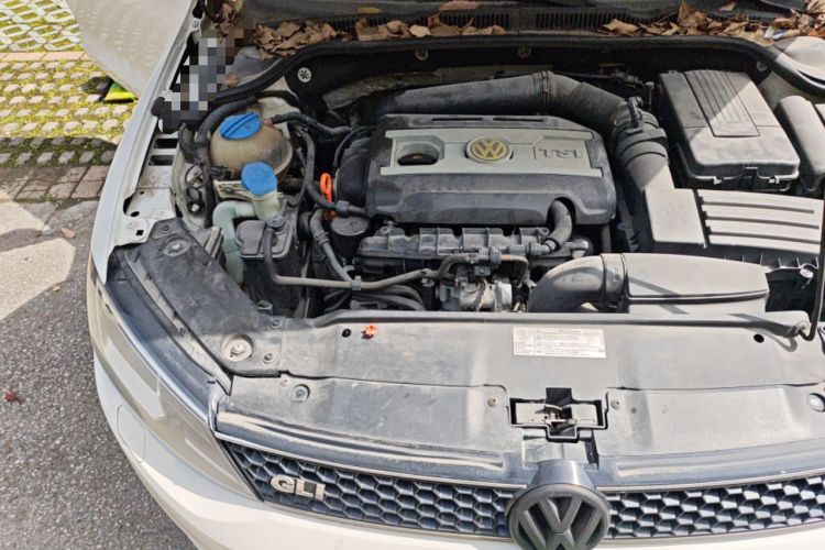 Used Volkswagen Sagitar 2013 2.0 TSI GLI Engine Bay Right