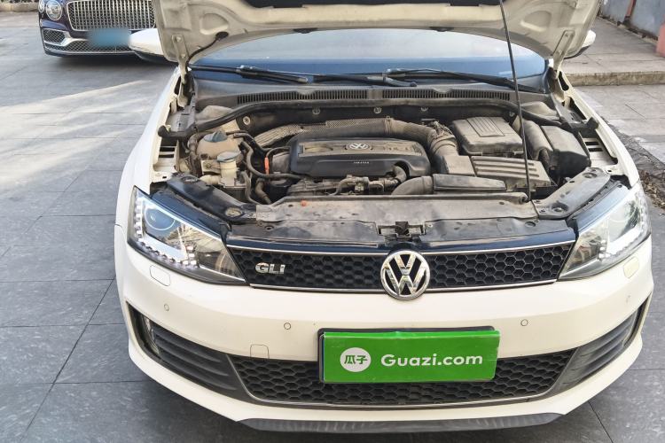 Used Volkswagen Sagitar 2013 2.0 TSI GLI Engine Bay Right