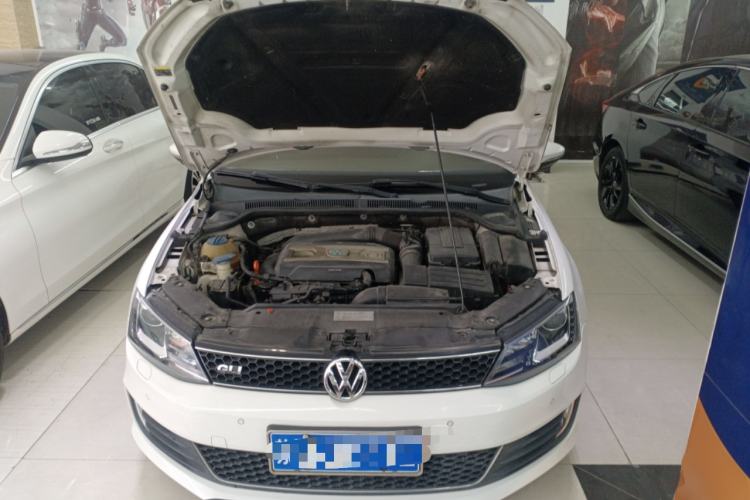 Used Volkswagen Sagitar 2013 2.0 TSI GLI Engine Bay